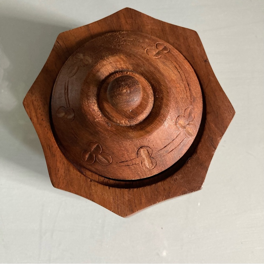 Vintage Carved Wooden  Lidded Trinket Box - Picture 2 of 6
